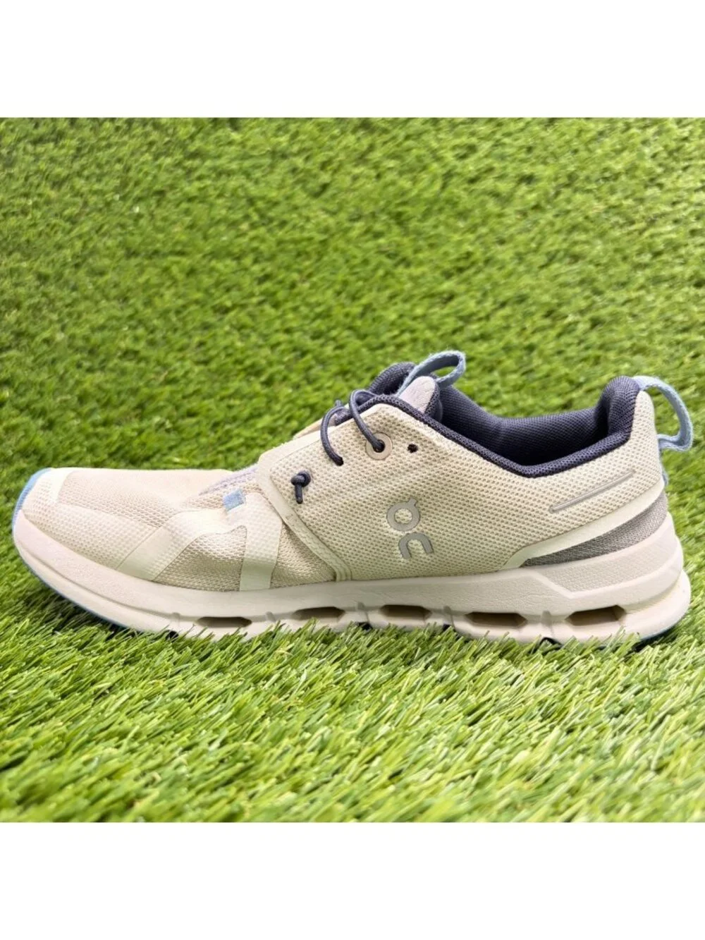 On Cloud Sky GS Boys Size 5Y White Blue Athletic Running Walking Shoes Sneakers